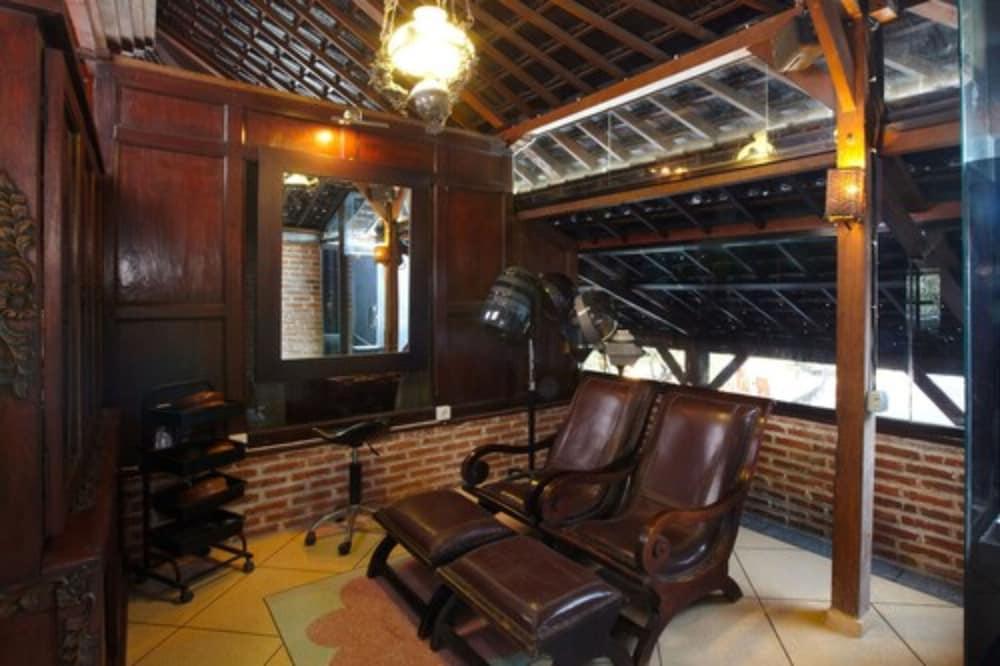 Putu Bali And Hotel