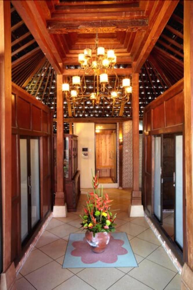 Putu Bali And Hotel 3*